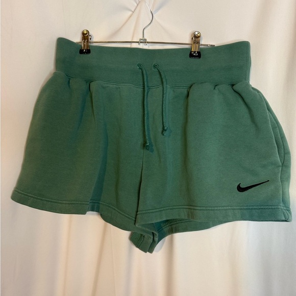 Nike Women's Green Shorts - Picture 1 of 2